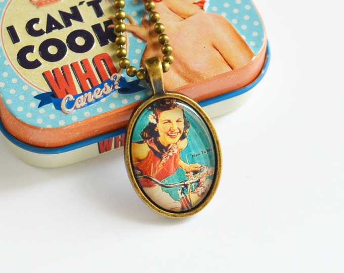 PIN UP GIRLS // Oval pendant metal brass with a picture of girl under glass // 2015 Best Trends // Pop Art // Fashion, Style, Glamour