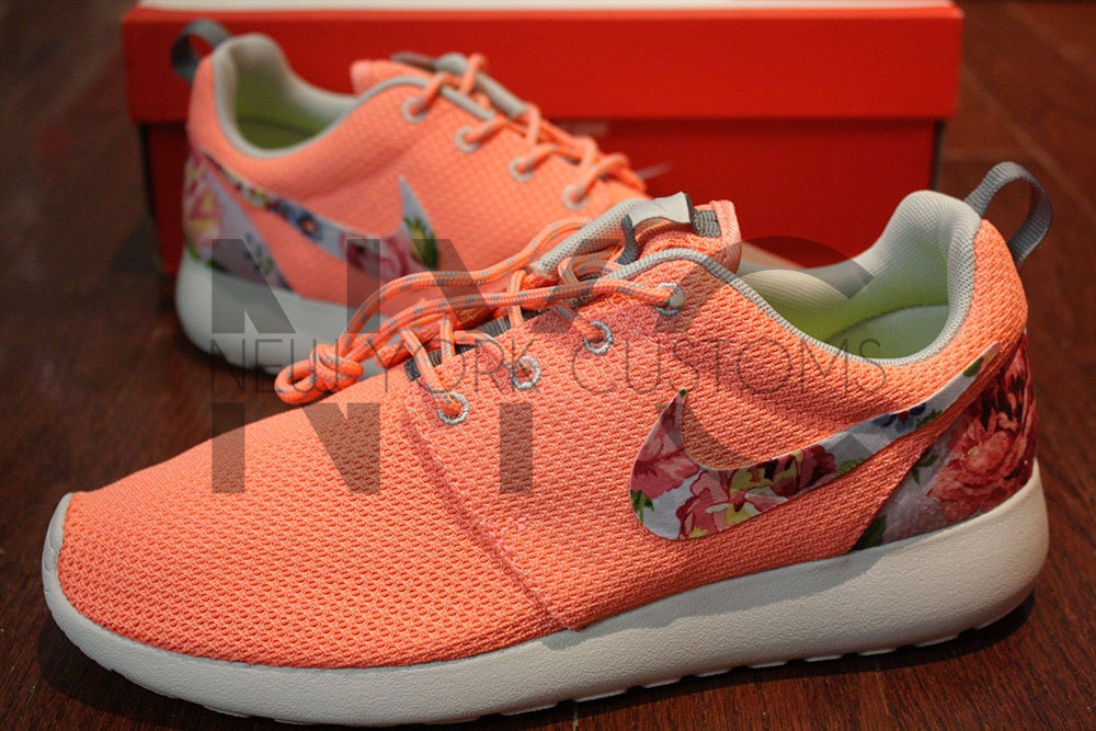 nike roshe run floral rose