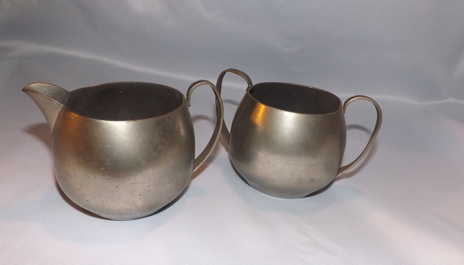 Creamer and Surgar Bowl Crescent Pewter 1627 Creamer and Sugar Bowl