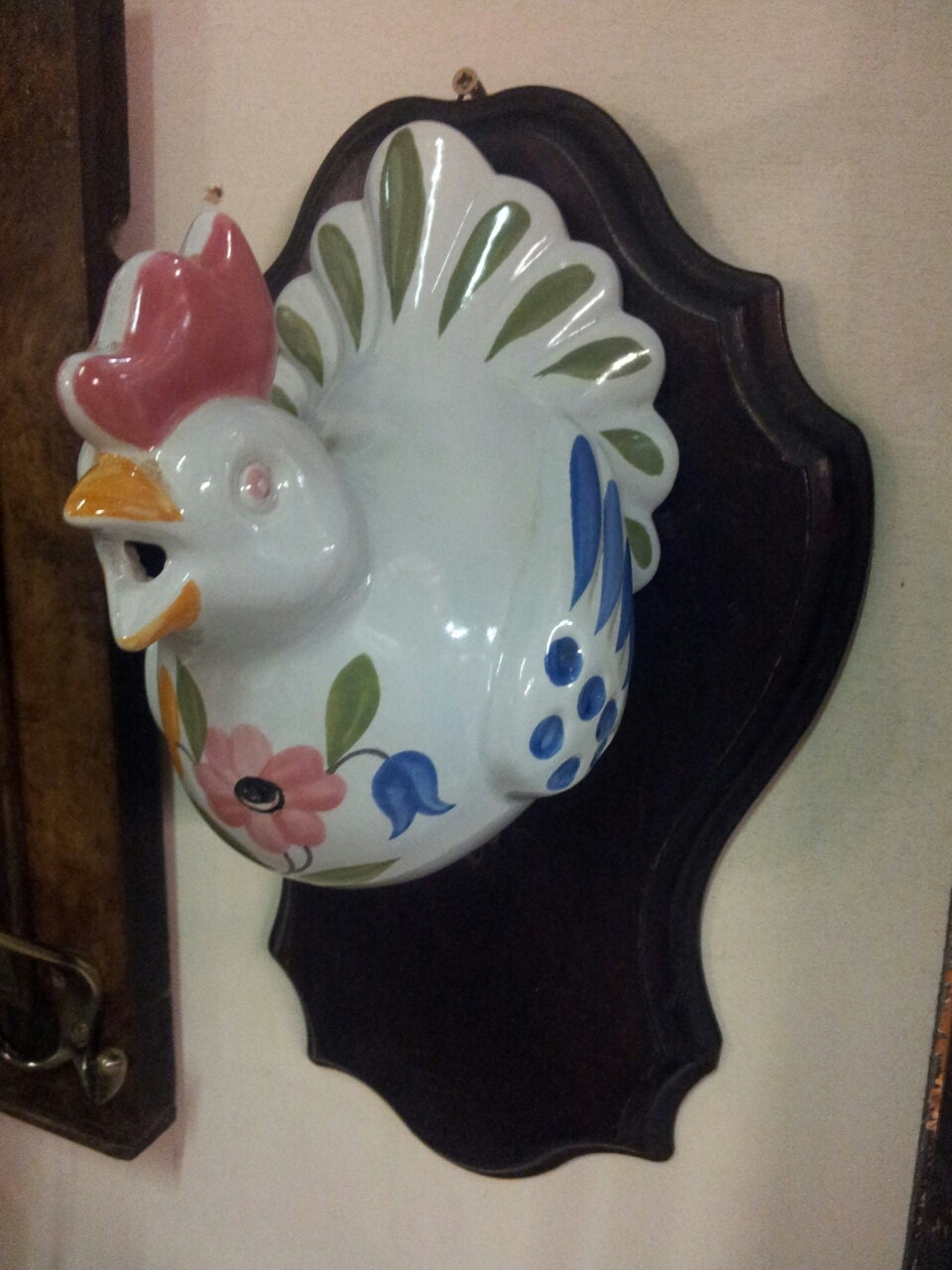 1950s ceramic chicken string holder dispenser on wooden plaque Haute