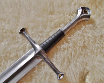 Inspired in Aragorn's Anduril sword(Lord of the Rings) for larp/cosplay