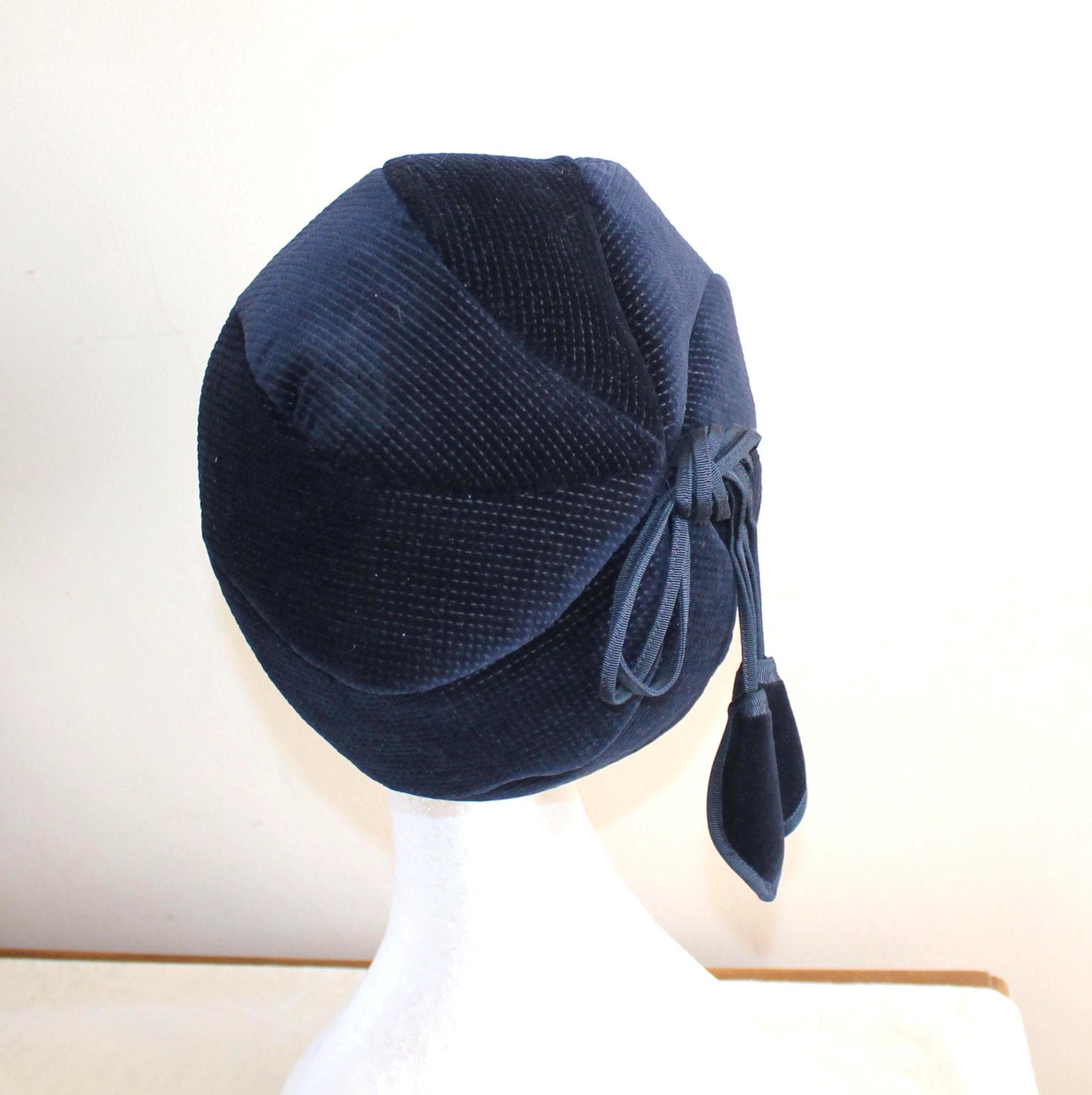 Vintage womens navy Kangol hat with tassels