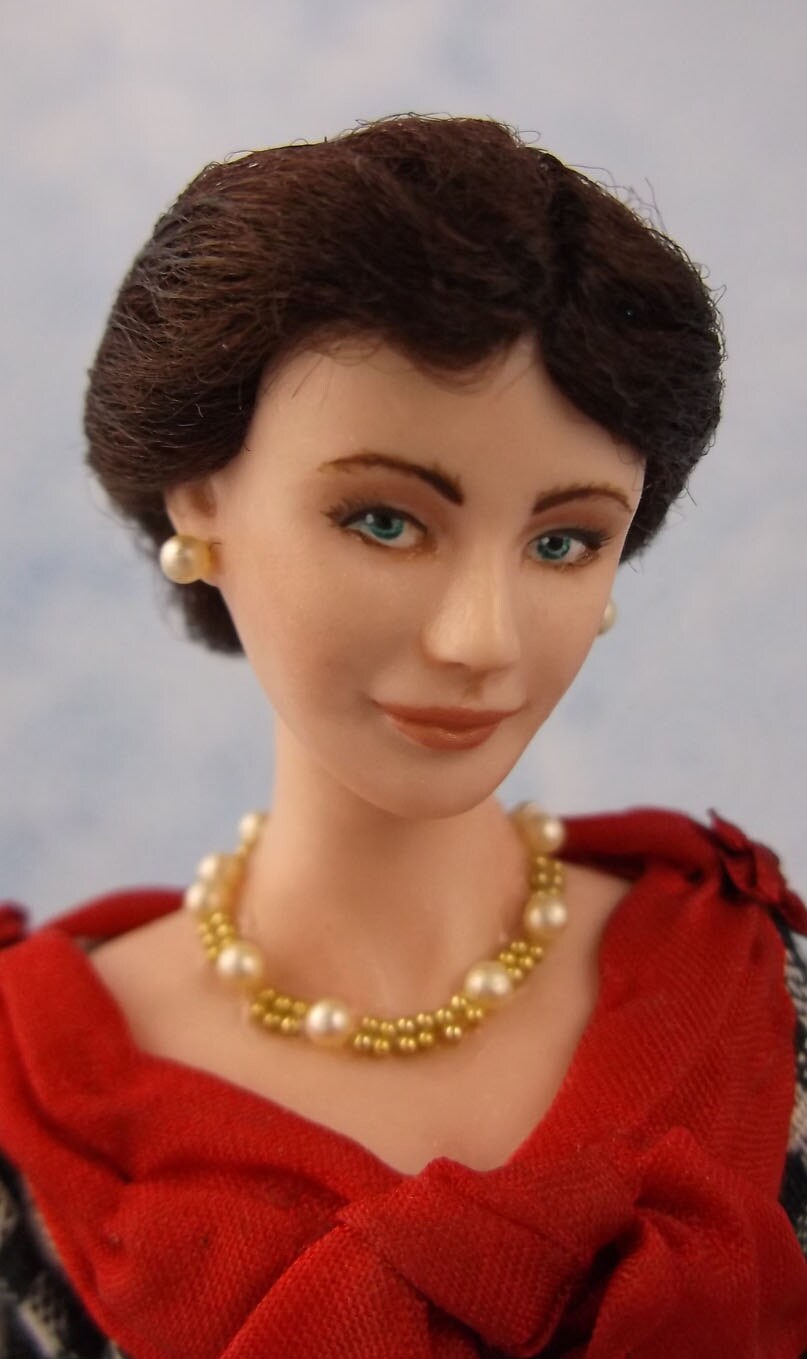 Miniature Dollhouse Doll Lady 112 scale