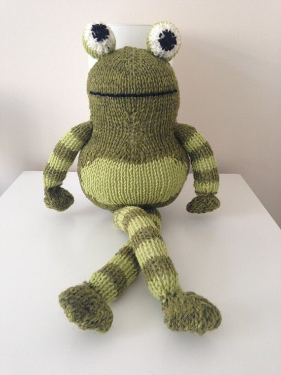 knitted frog plush