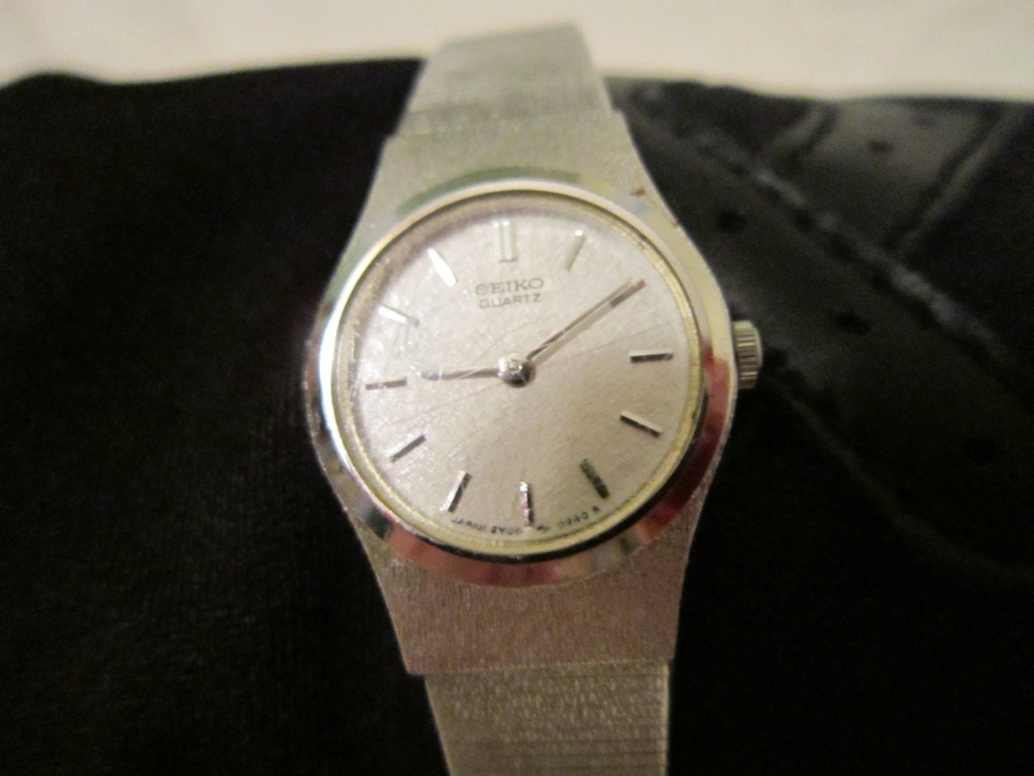 Seiko Silvertone ladies quartz watch battery by ItsADeal4You