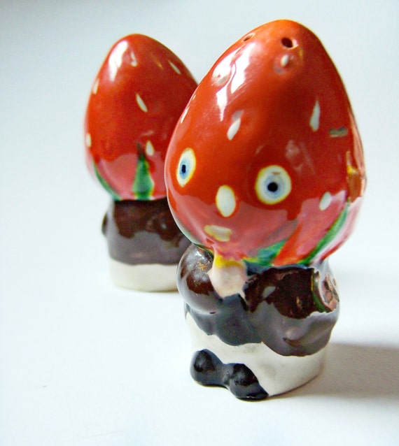Vintage Anthropomorphic Salt and Pepper Shakers by ShakeThatThang