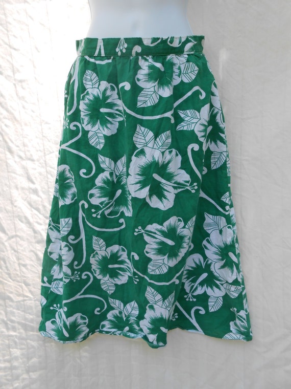 Vintage cotton floral Hawaiian print skirt by ChellaMiBellaVintage