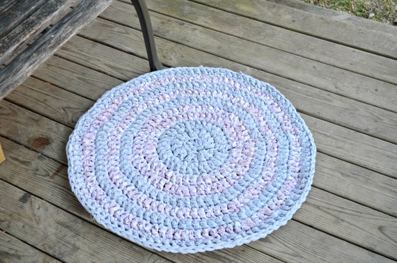 Crotchet Rag Rug round gray and pink rug by TheRusticRugShop