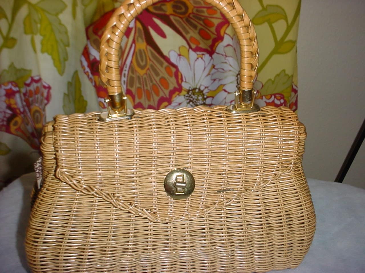 vintage-1960s-wicker-purse-small-bag-wicker-woven-purse