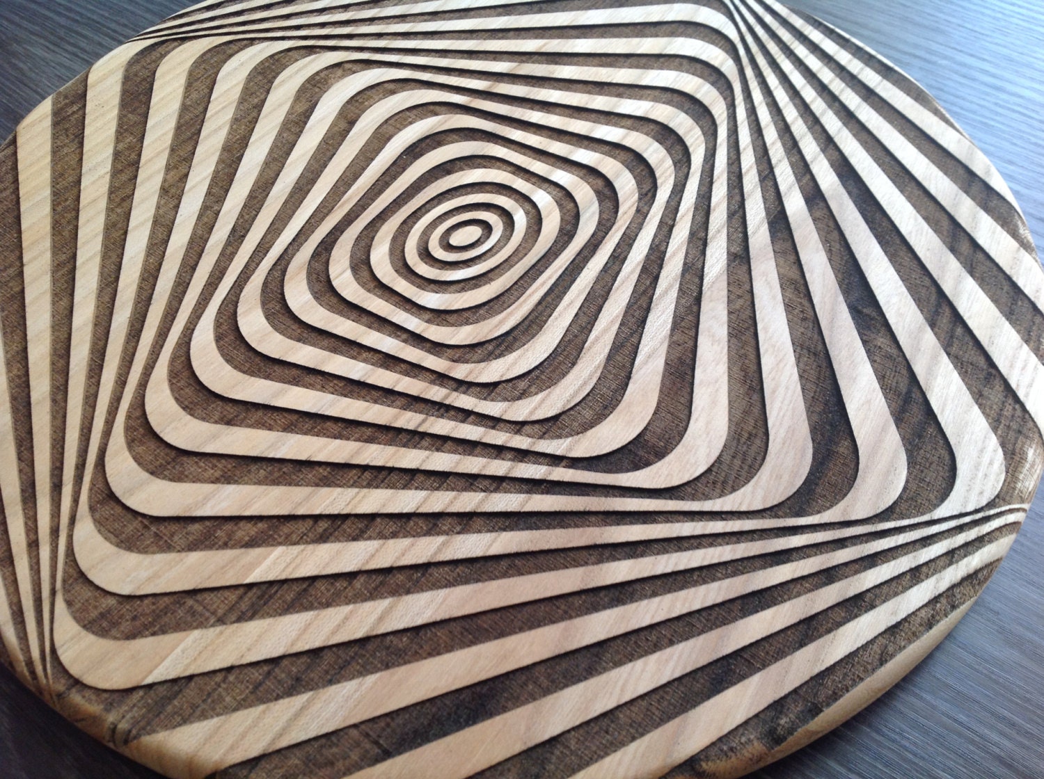 Custom Cutting Board Round or Square Wood by CaimanCutting on Etsy