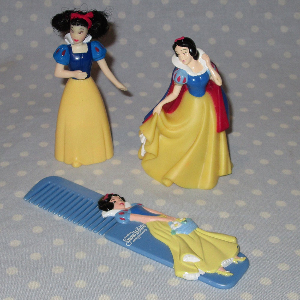 Vintage 1993 Disney Snow White Comb with Snow White by OhMyToys