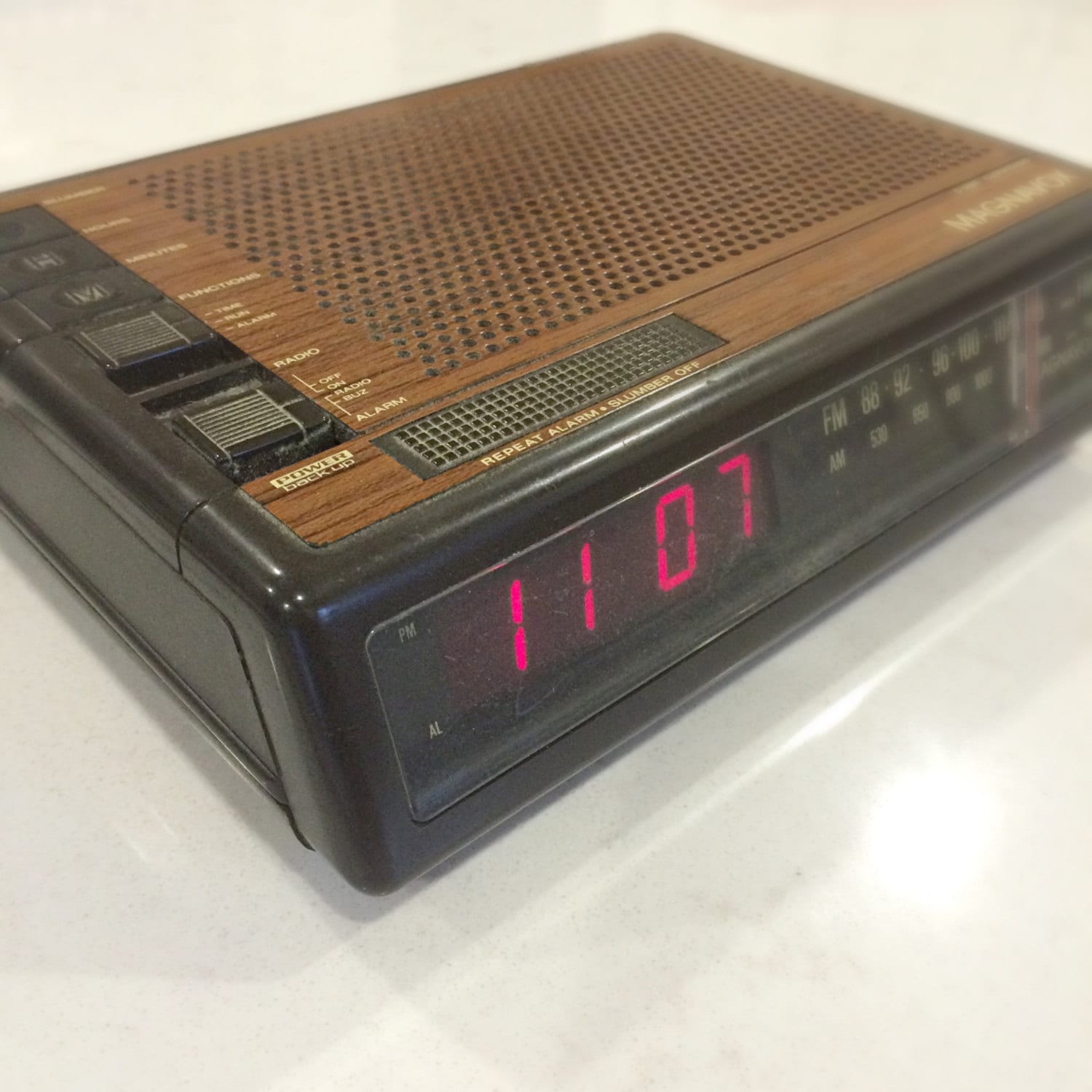 Retro radio alarm clock uk