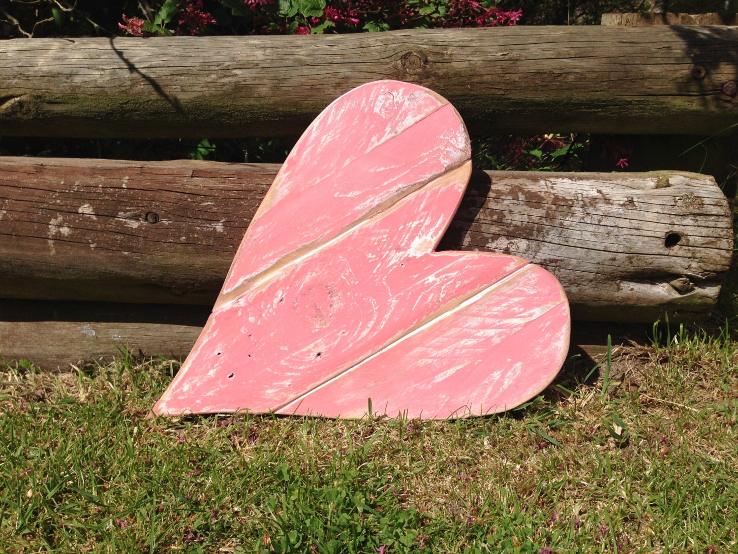 Rustic Pink Pallet Heart by AnniesFarmhouseCraft on Etsy