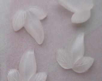 12 pcs. vintage white glass moonstone leaf acorn flat back cabochons 8x7.5mm - f4685