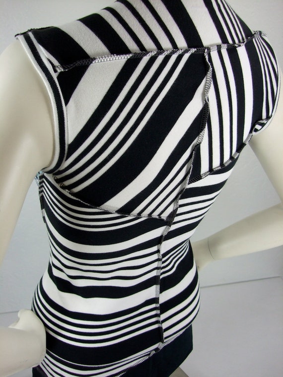 On Sale Ladies Small Black and White Striped Tunic Top Teal Floral ...