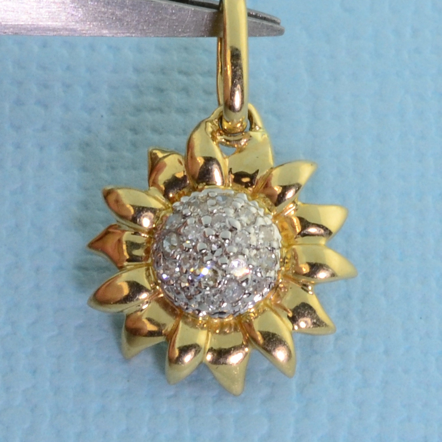 Solid 14K Yellow Gold Diamond Daisy Sunflower Charm Necklace