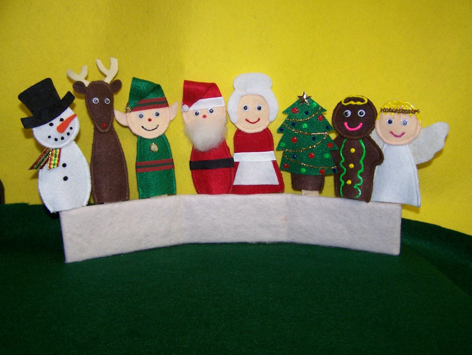 Merry Christmas Felt Finger Puppets by littlefox71 on Etsy