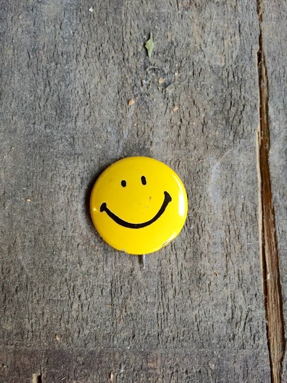 Vintage 50s Smiley Face Pin