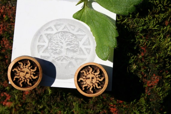 Wood Earrings- Little Sun posts in Juniper wood (016)