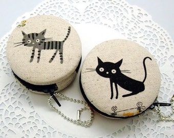 6.5cm Macaron / jewelry pouch / Macaron coin purse / ear phone case -- 2 options -- Cat