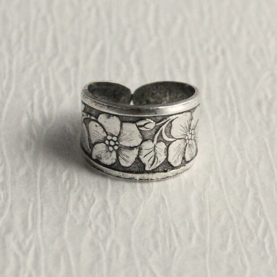 Silver Flower ring, vintage style embossed antique silver adjustable ...