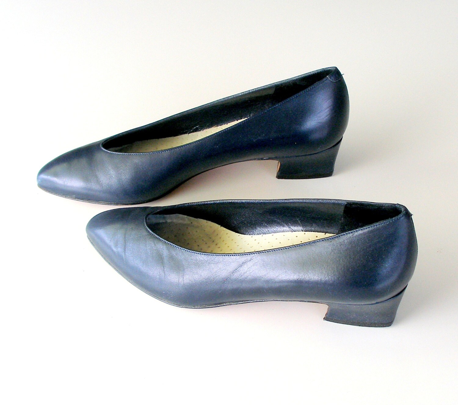 Vintage Navy Blue Leather Pumps Low Heels Amalfi by retrogroovie