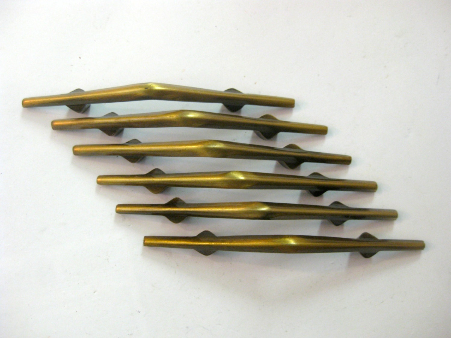 Vintage MCM Drawer Pulls Mid Century 2.75″ centers Lot of 6 handles