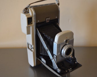 Awesome Vintage Polaroid Model 80B Land Camera - See all of our vintage cameras