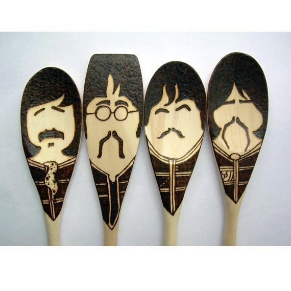The Beatles Polska: Pomysł na prezent - Beatlesowe drewniane łyżki 