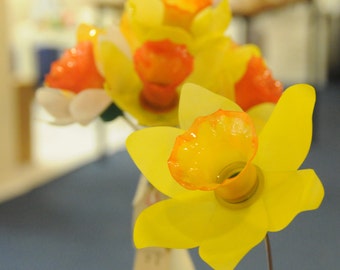 Plastic Bottle Daffodils - A Perfect Upcycled Gift for Mother's Day