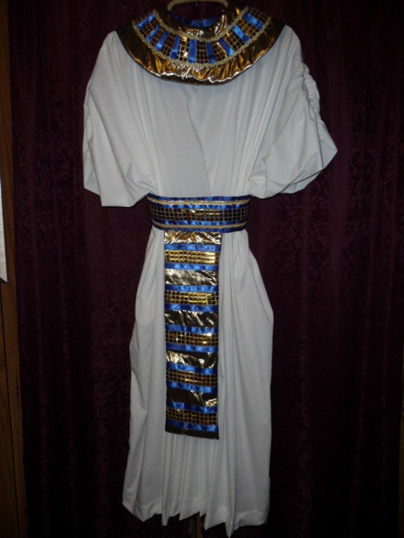 Be an Egyptian in an exotic Cleopatra or Pharaoh costume.