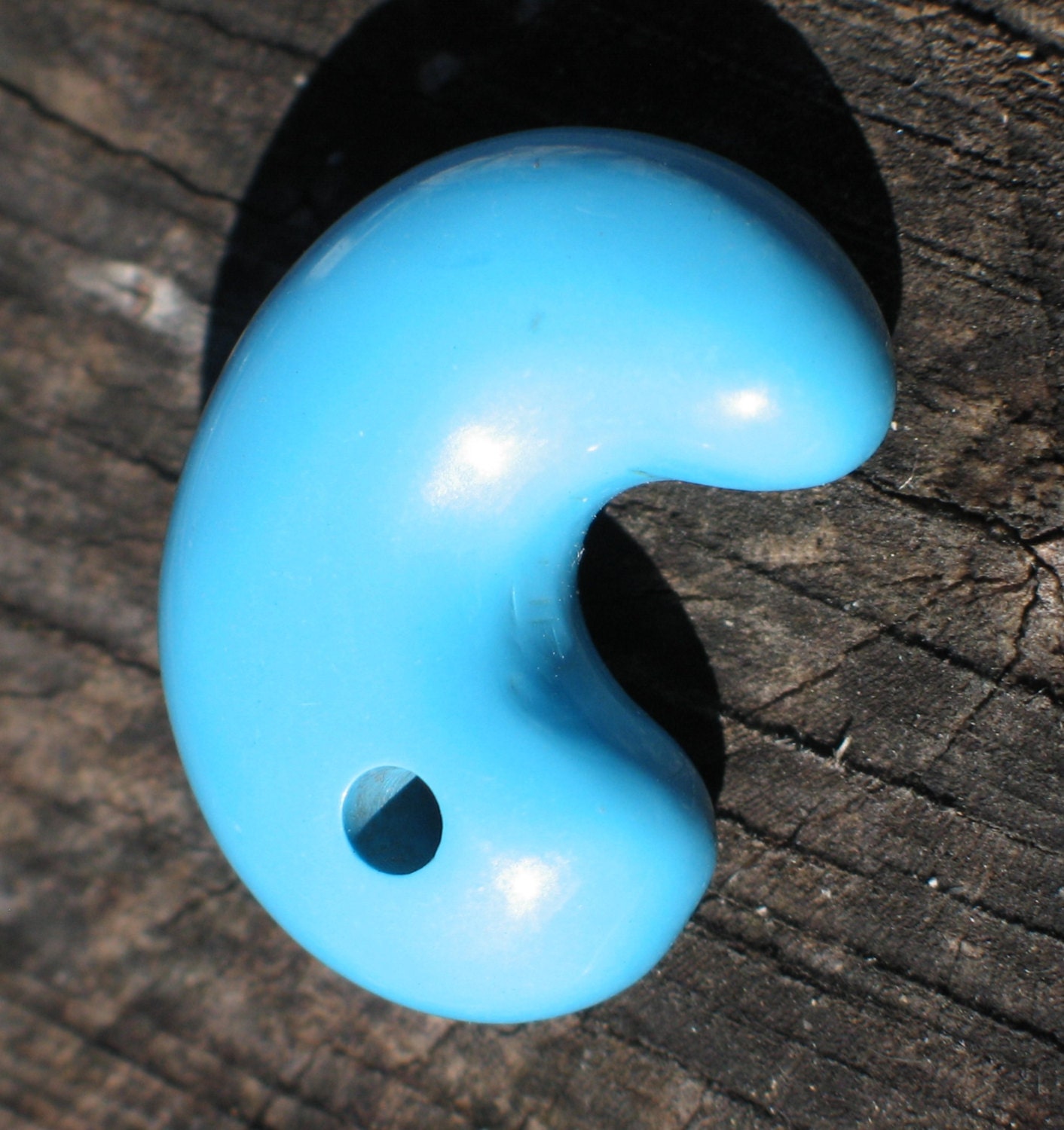 Turquoise magatama pendant bead MG035 by SleepyBuddha on Etsy
