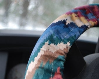 Steering Wheel Cover Multicolored zigzag pattern