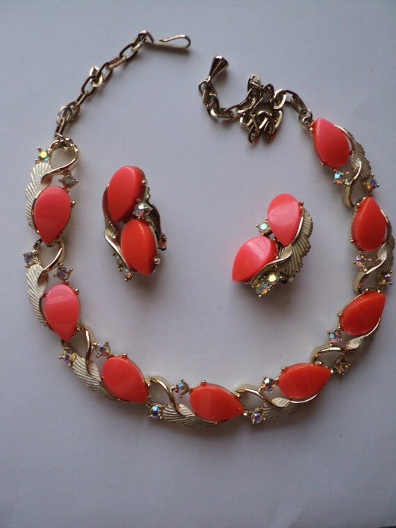 Retro Coral Colored Jewelry Set with aurora borealis by RRGS
