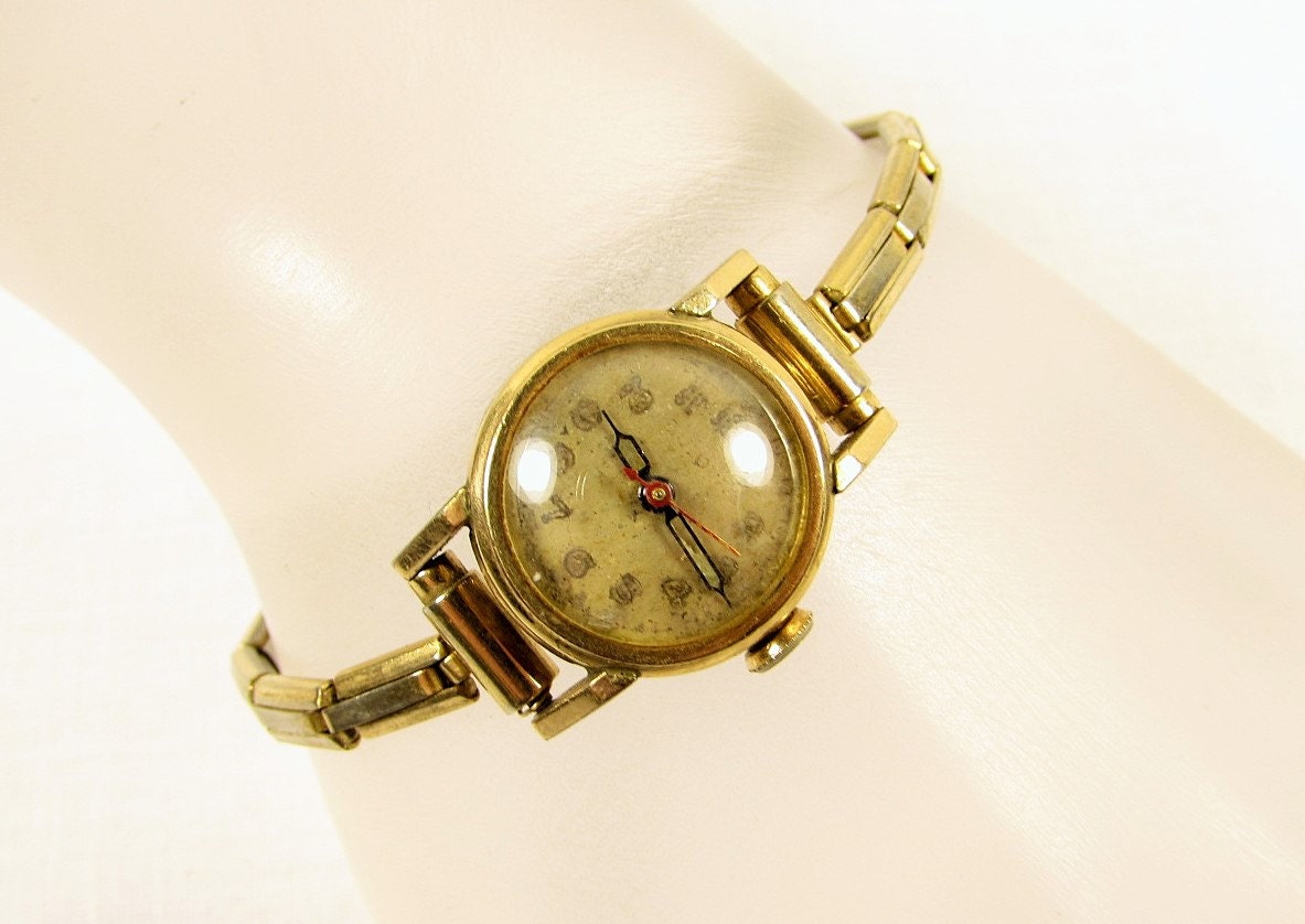 Bulova Wrist Watch Round 17 Jewel Ladies Stretch Band