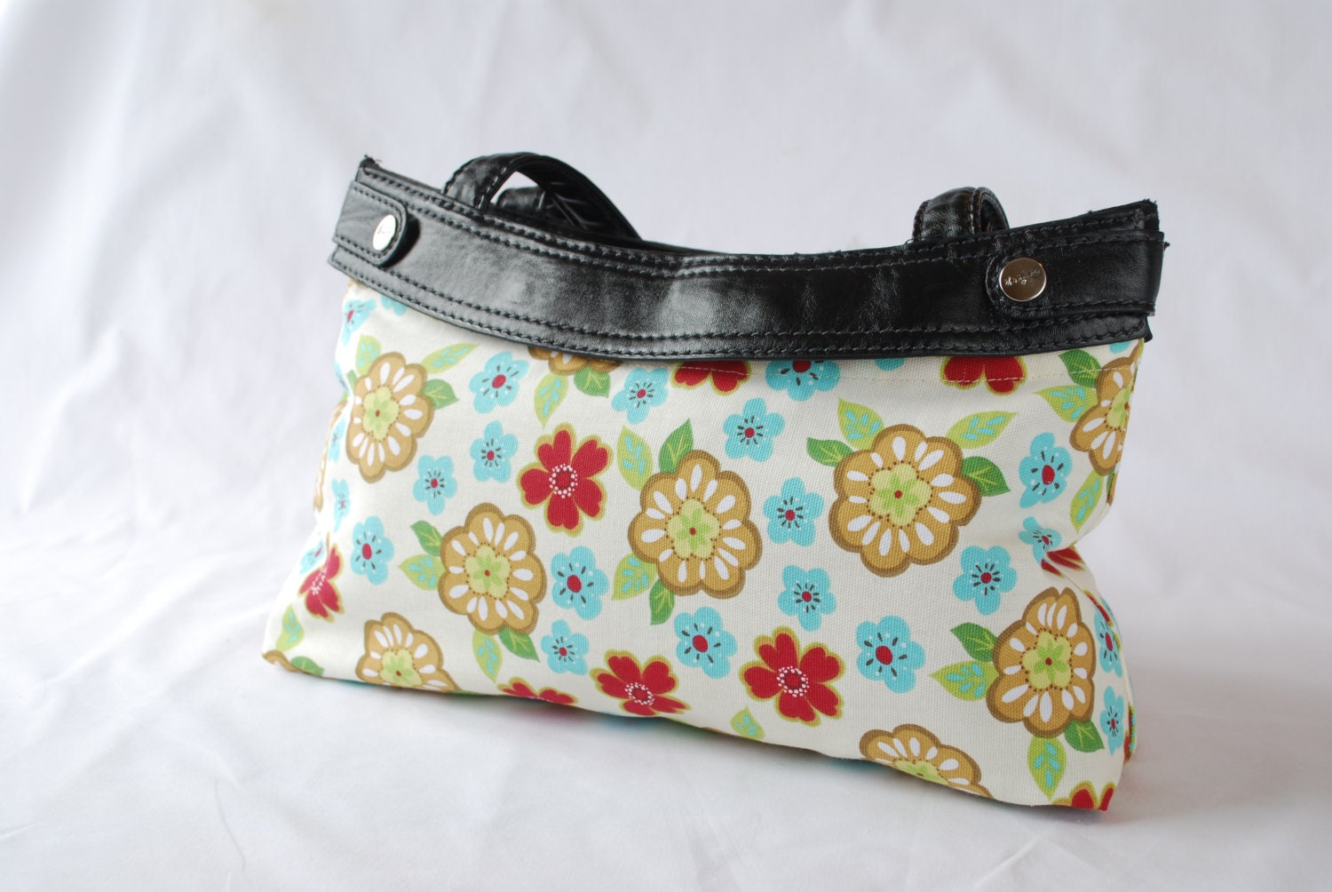 Thirtyone Skirt Purse Skirt...now with Free by MaidWithCare