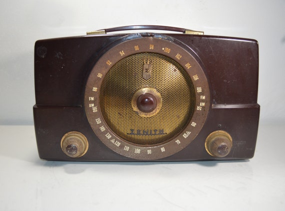 Zenith AM FM Tube Radio Model T825