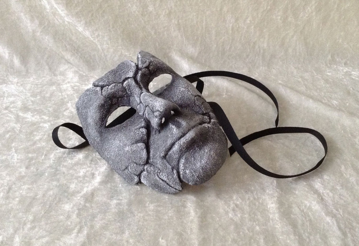 full mask ' Broken stone ' smaler face with cracked