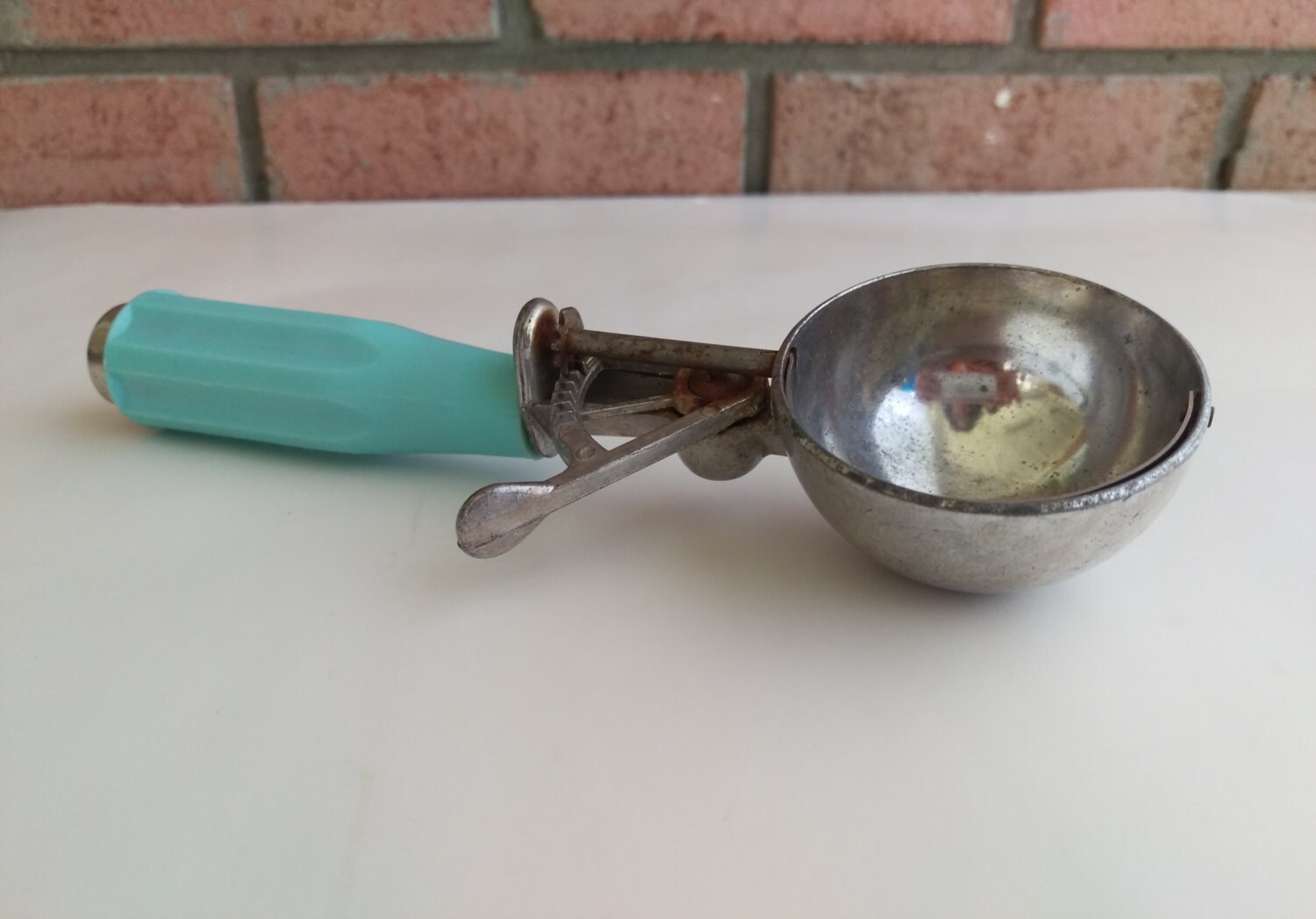 What Kind of Ice Cream Scoop Do You Want in Your Kitchen?