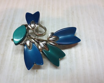 Vintage Lisner Lucite Thermoset Flower Brooch