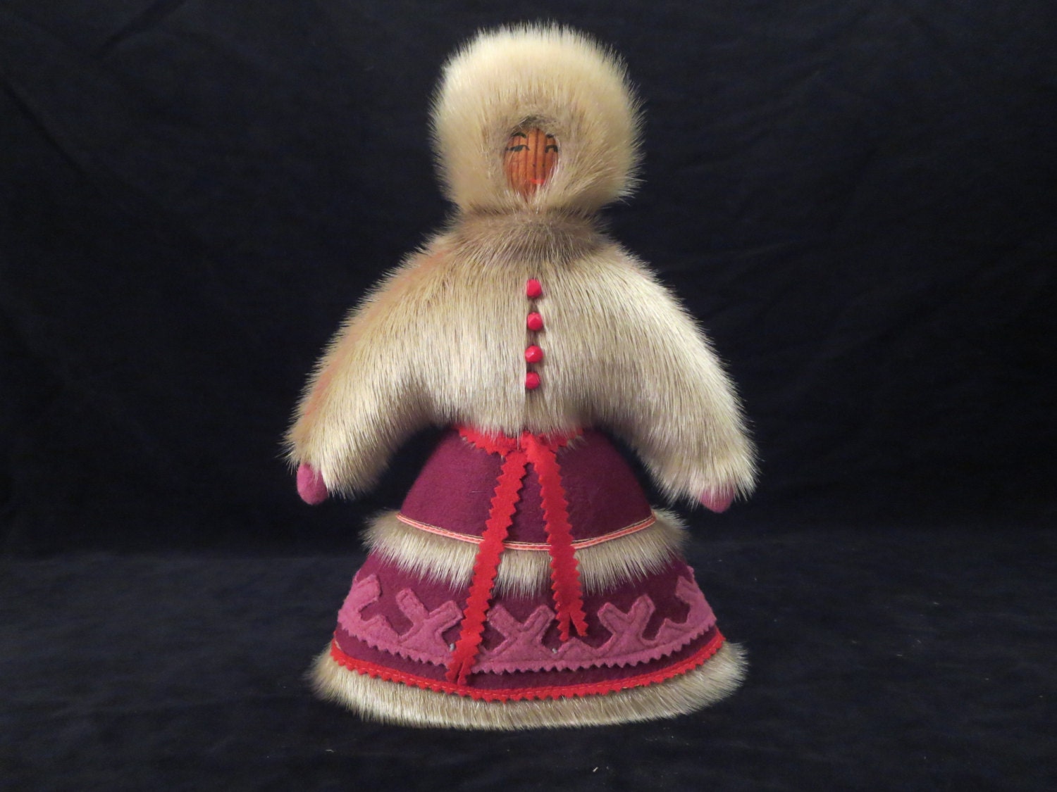 Vintage Inuit doll in fur / Eskimo art doll / Inuit by LesCurieux