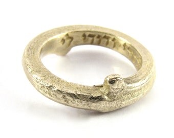 How do you select Jewish wedding rings?