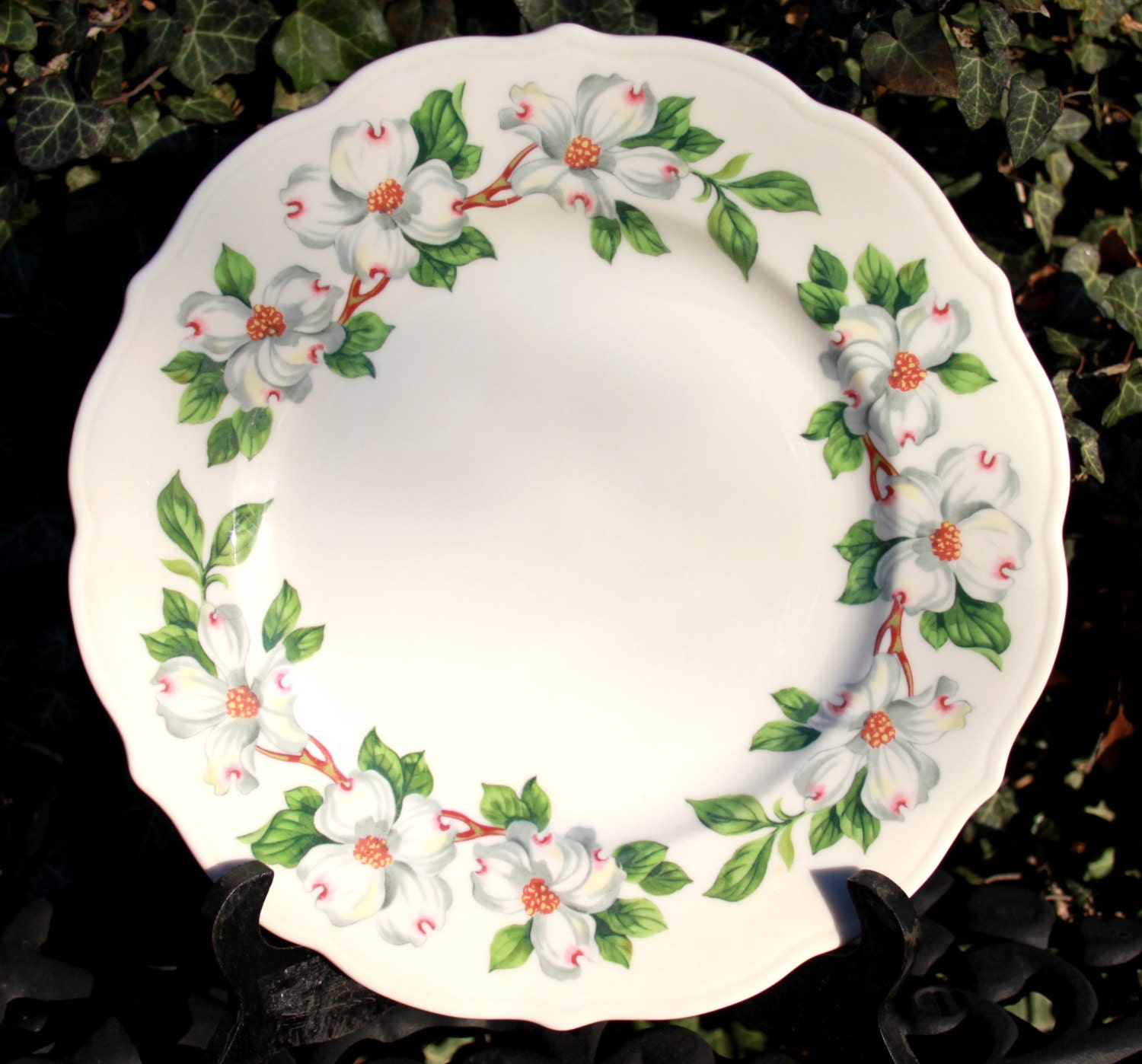 Syracuse China Dogwood Pattern 10 inch Dinner Plate