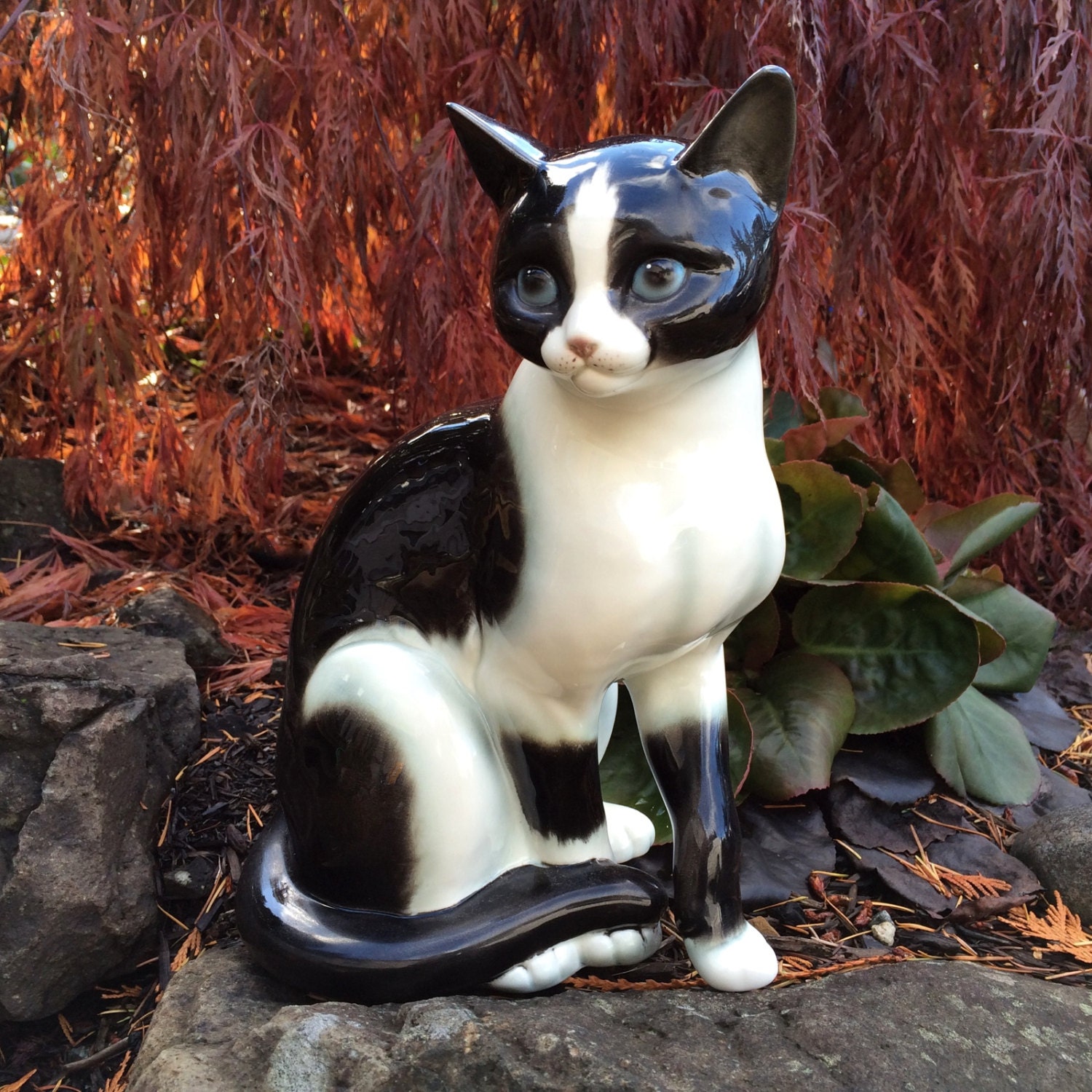 black and white ceramic cat figurine