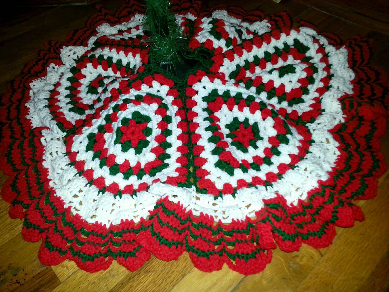 christmas tree skirt red white and green crochet granny stitch christmas tree skirt red white and green crochet granny stitch