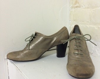 Nine West silver jazz shoe with heel size 8
