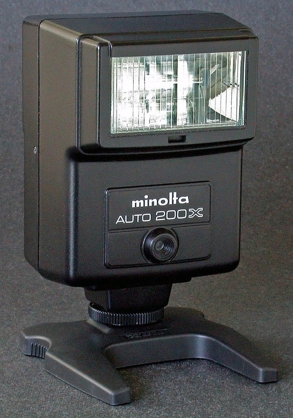 Minolta Auto 200X Flash w Original Case for X700 X570 X370