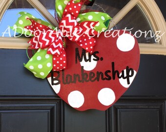 Teacher Gift Personalized Teacher Door Hanger, Apple Door Hanger, Personalized Teacher Appreciation Gift, Classroom Decoration,Teacher Gift