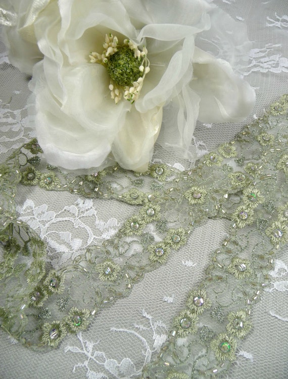 Ajuste pálido salvia verde bordado lentejuelas Bugle cuentas cinta