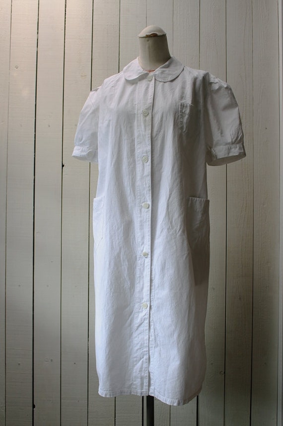Vintage hospital dress/1940's France/white by SASAKIYOHINTEN